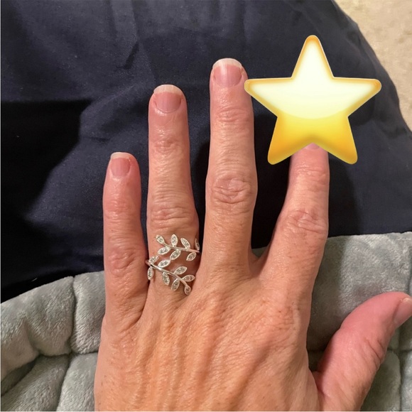 Jewelry - ⭐️Bundle 3/$20 or 5/$25⭐️
 Silver Leaf Ring